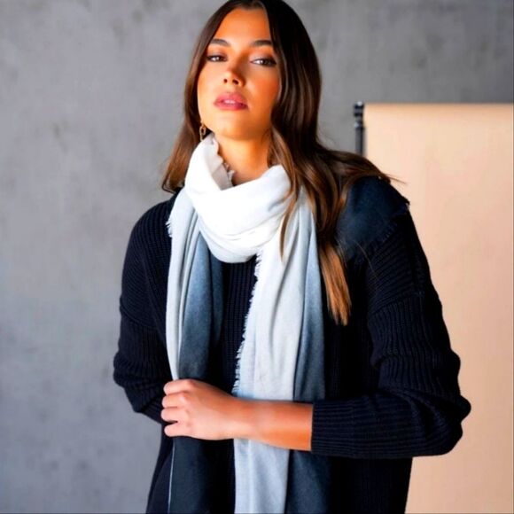 Cushnie Scarf Carly Ombre Print Scarf/Cover up  NWT PERFECT GIFT - Picture 1 of 11